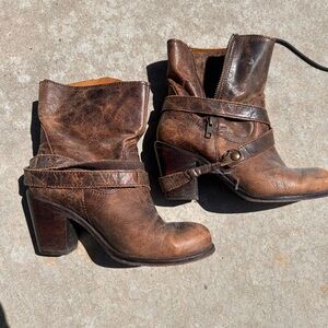 Corral Women's Brown Leather Ankle Boots - Classic Strap Block Heel